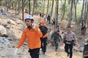 Tim SAR gabungan bersama TNI dan Polri saat melakukan evakuasi jenazah di Bukit Lendang Luar, Desa Malaka, Pemenang, Lombok Utara, Selasa (13/10/2026).(Foto: Ist)