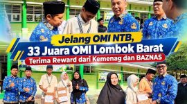 Kepala Kemenag Lombok Barat bersama Kasubbag TU dan Kepala MAN Lombok Barat memberikan reward kepada siswa peraih juara OMI tingkat Kabupaten Lombok Barat, menjelang pelaksanaan OMI NTB.(Foto: Istimewa)