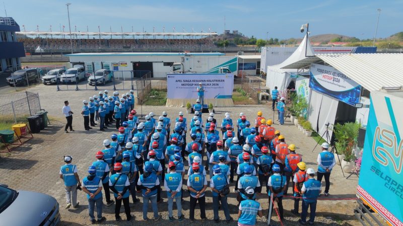 Ratusan petugas PLN mengikuti Apel Siaga Kesiapan Kelistrikan untuk memastikan keandalan pasokan listrik selama MotoGP Mandalika 2026.